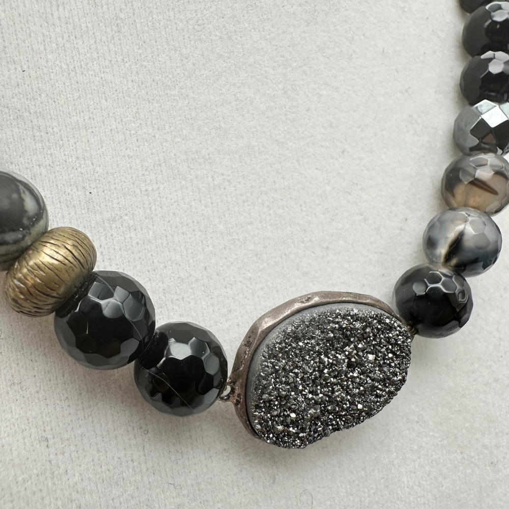 Vintage 80s Natural Stone Druzy Agate Beaded Necklace Faceted Gray Black Jewelry - Picture 3 of 8